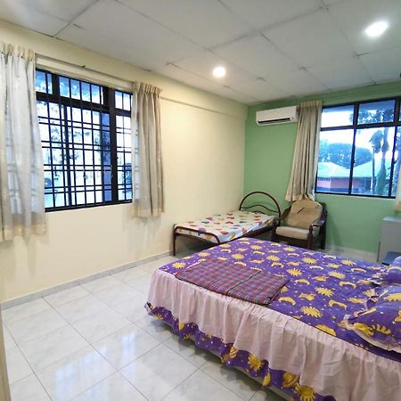 Cosy Homestay Ulu Tiram Extérieur photo