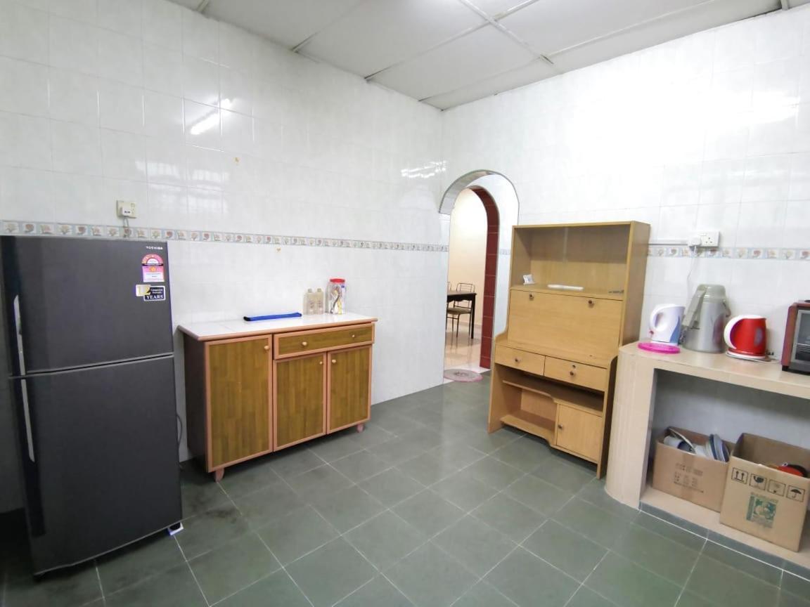 Cosy Homestay Ulu Tiram Extérieur photo