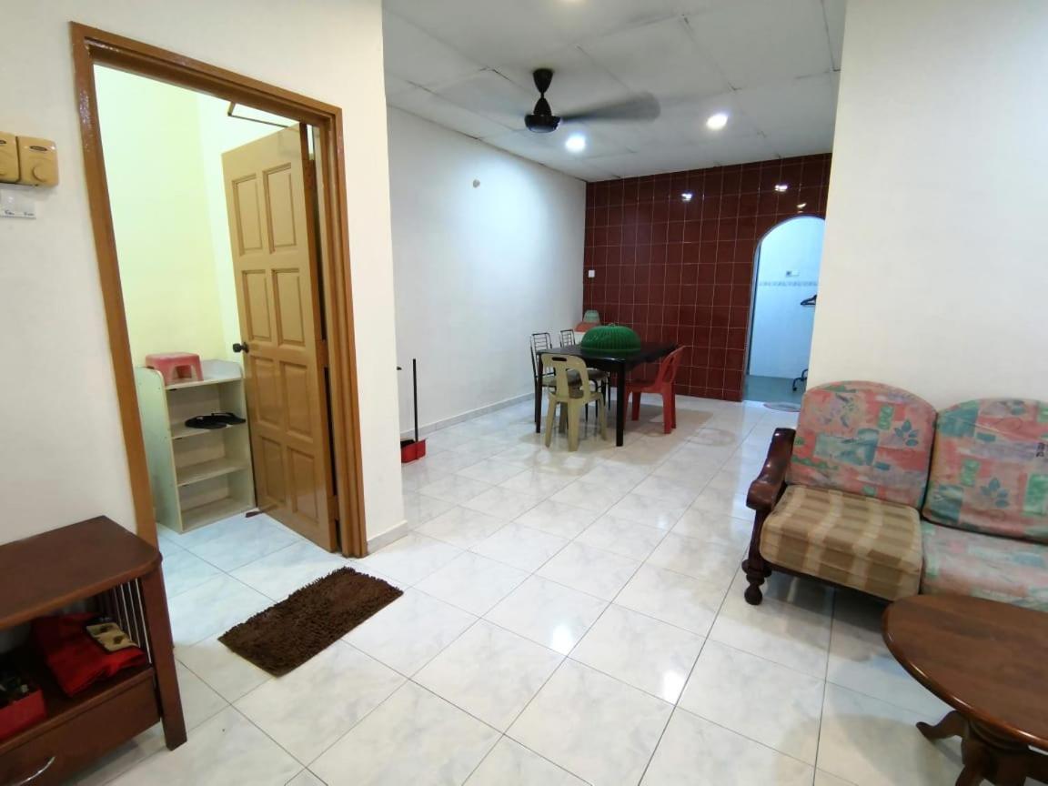 Cosy Homestay Ulu Tiram Extérieur photo