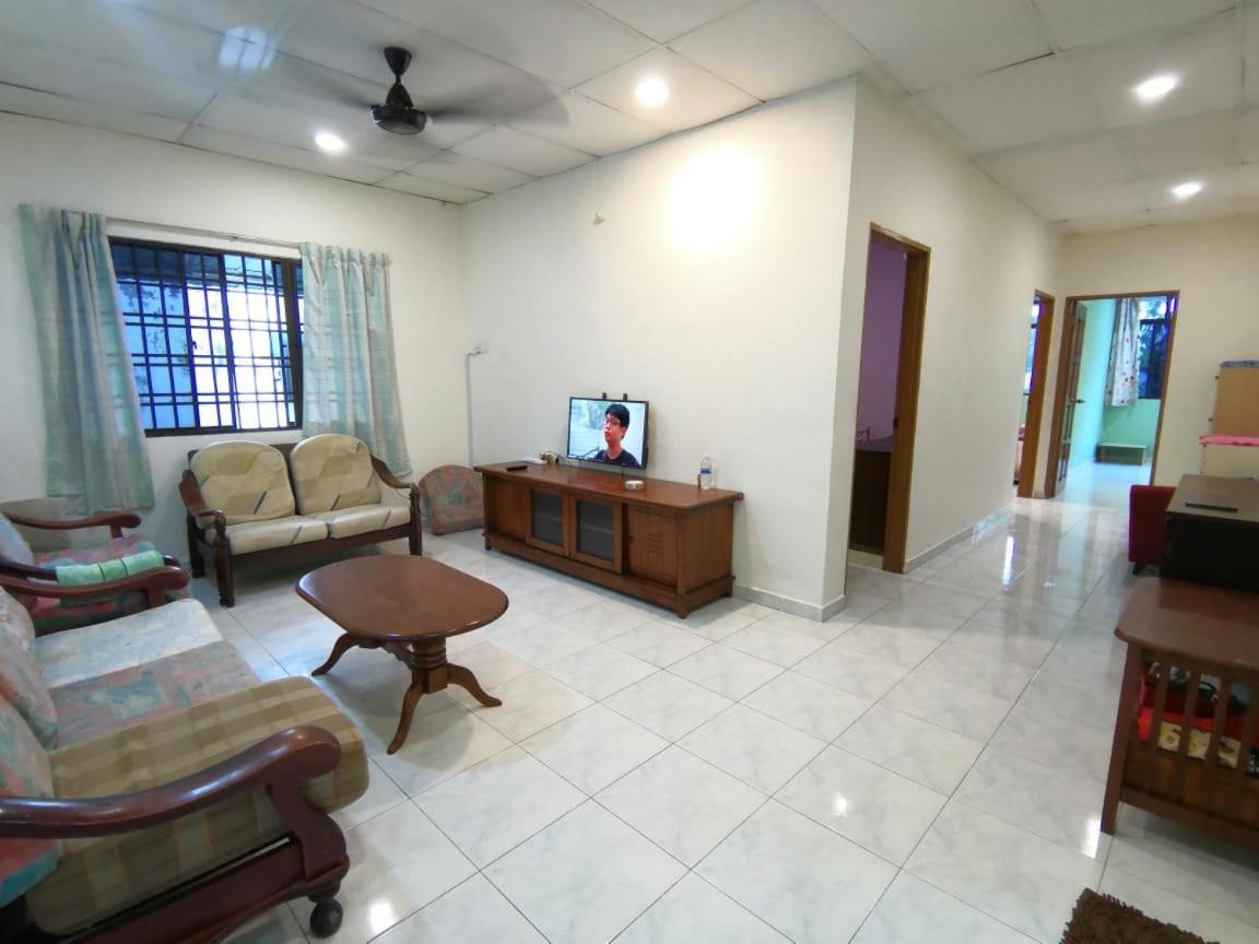 Cosy Homestay Ulu Tiram Extérieur photo