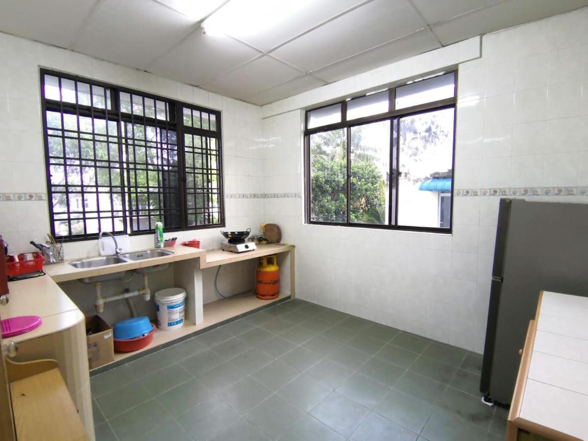 Cosy Homestay Ulu Tiram Extérieur photo